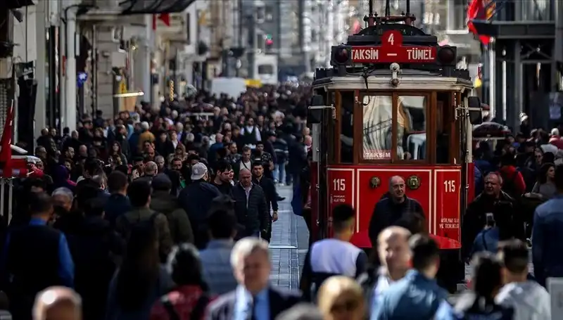 Türkiye'nin Nüfusu Rekor Seviyelere Ulaşıyor: Hangi Faktörler Etkili?