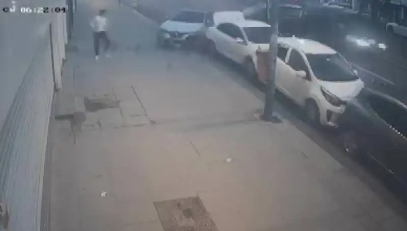 Direksiyon Kontrolünü Kaybeden Sürücü Faciaya Neden Oldu: Park Halindeki Araçlar Zarar Gördü