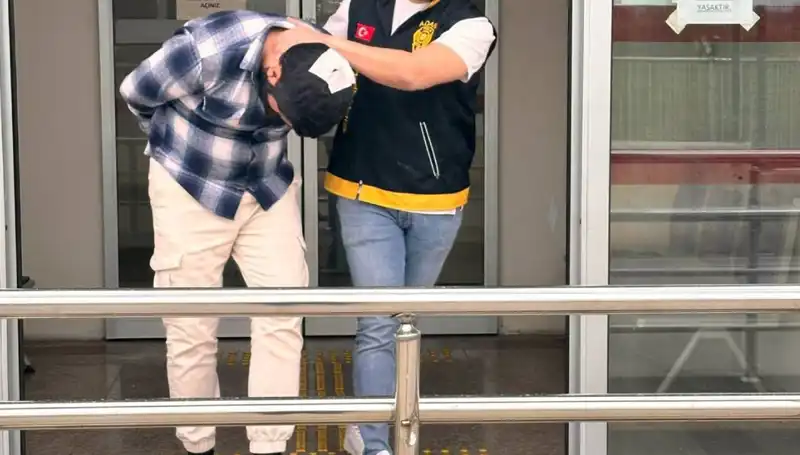 Tartışma Büyüdü: Kardeşinin Kanına Girdi, "Kafama Şişeyle Vurdu!"