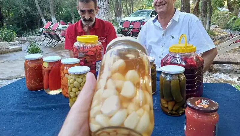 Araban Sarımsağı ile Hazırlanan Turşu: Doğanın Şifası Sofralarda!