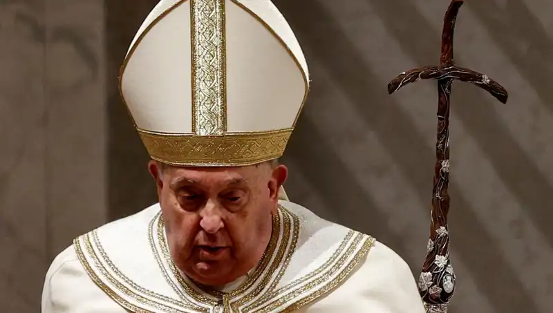 Vatikan Zihinlerdeki Endişeleri Gideremedi: Papa Francis Hastanede Tedavi Görüyor