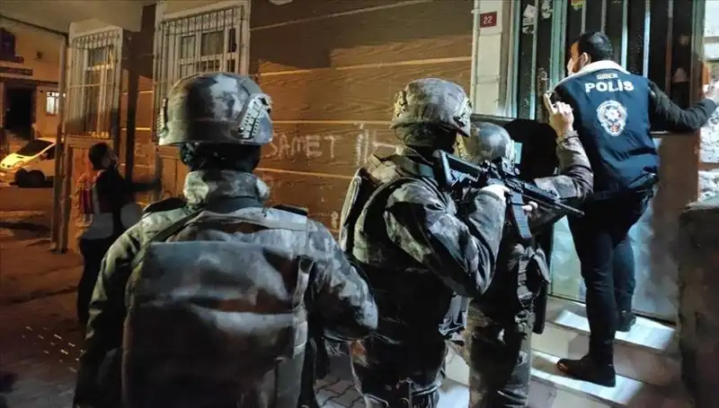 Adana'da Yoldaşlar Suç Örgütüne Operasyon: 41 Gözaltı ile Şok Baskın!
