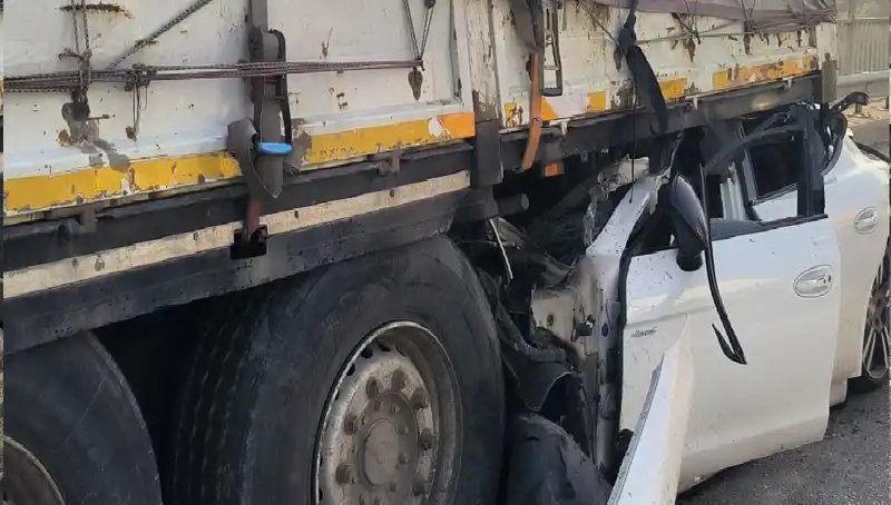 TIR'a Arkadan Saplanan Ok Kaza Anında Şok Etkisi Yarattı!