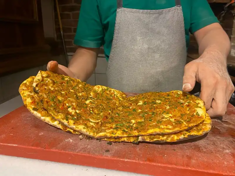 İstanbul'un Lahmacun Fiyatları: Semtler Arası Uçurum Dikkat Çekiyor!