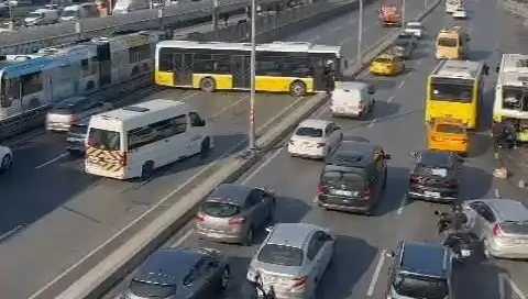 İETT Otobüsü Kazası: İstanbul Trafiği Nasıl Etkilendi?