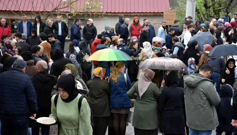 100 Yıllık Gelenek Yeniden Canlanıyor: 12 Bin Kişi Bayramlaşmak İçin Bir Araya Geldi