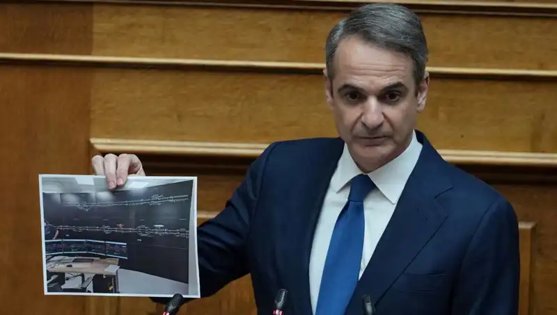 Yunanistan'da Yeni Dönem Başlıyor: Miçotakis Protestolarla Yüz Yüze Geldi