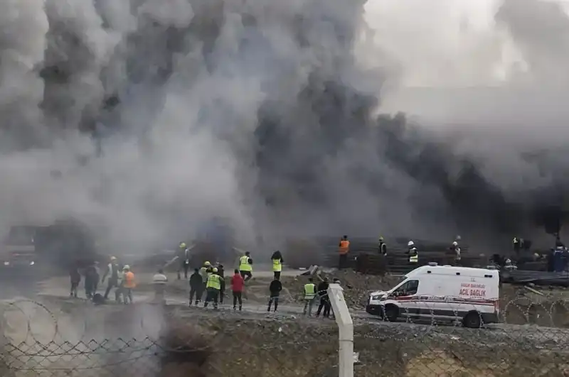 Esenyurt'ta İşçi Konteynerleri Alev Alev Yandı: Olayın Perde Arkası