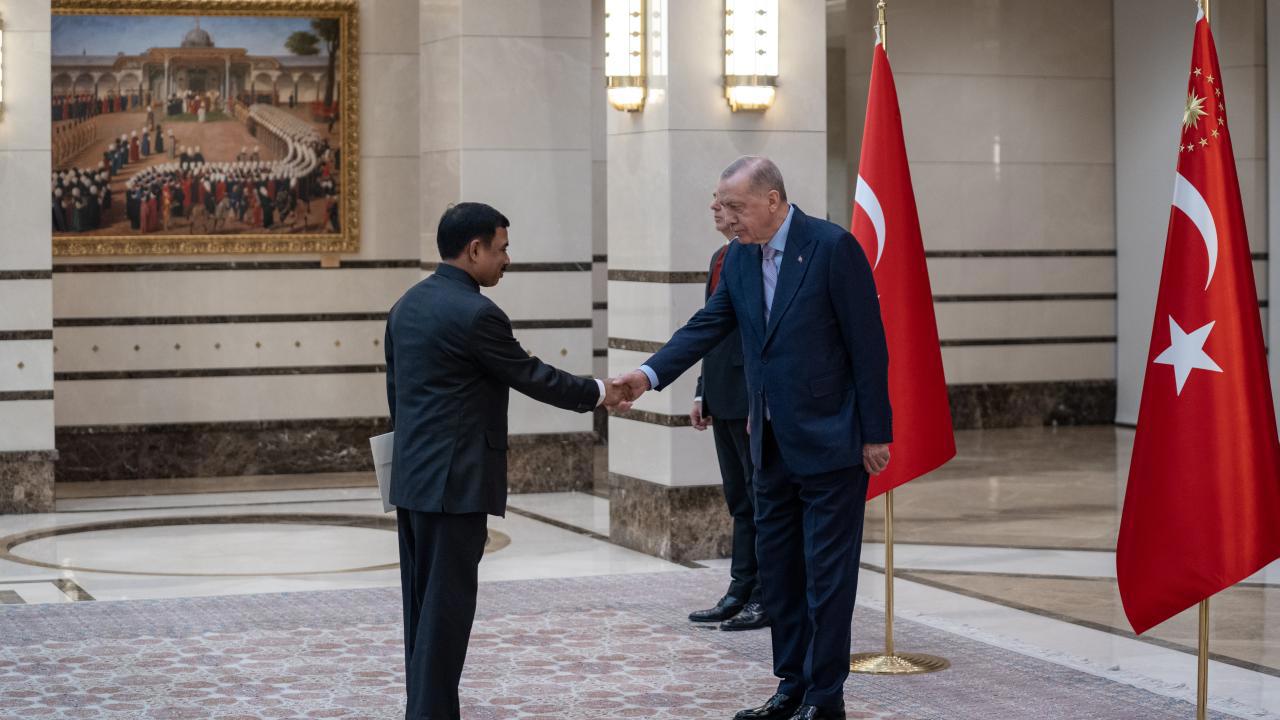 Dış Temsilcilerden Güven Mektubu