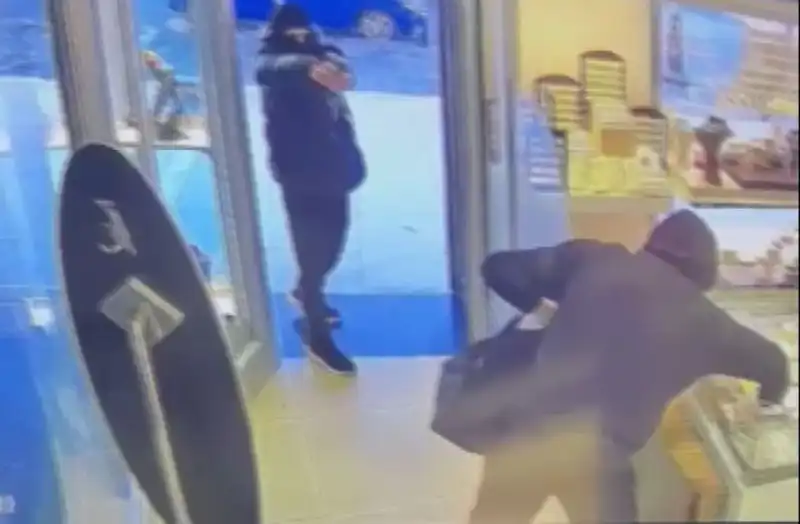 Ümraniye’de Maskeli Soyguncuların Yürekler Kasıldırtan Girişimi