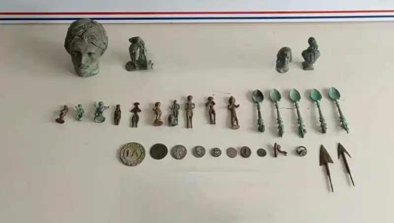 Roma Dönemine Ait Tarihi Eserler Ele Geçirildi!