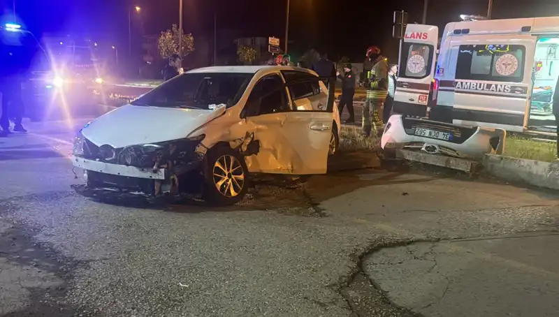Pikap ve Otomobil Çarpıştı: Korku Dolu Anlar Yaşandı