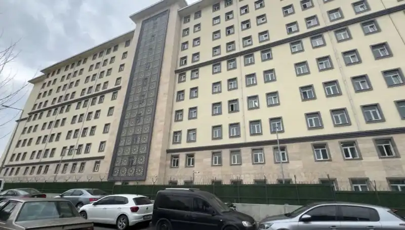 Kız Öğrenci Yurdunda Şok Edici Olay: Takip ve Arama Skandalı!