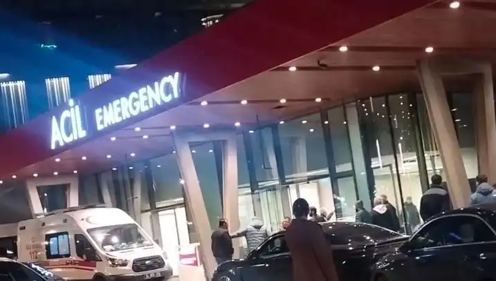 Dışarıda Telefon Görüşmesi Yapan Genç, Saldırı Kurbanı Oldu