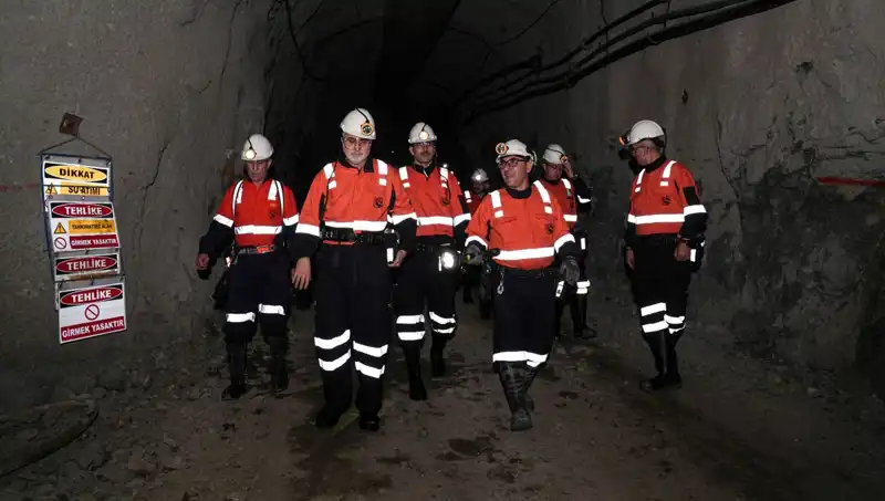 Altın Madenindeki Gelişimi Yerinde İnceleyen Bakan Işıkhan, Yatırımların Geleceğini Değerlendirdi