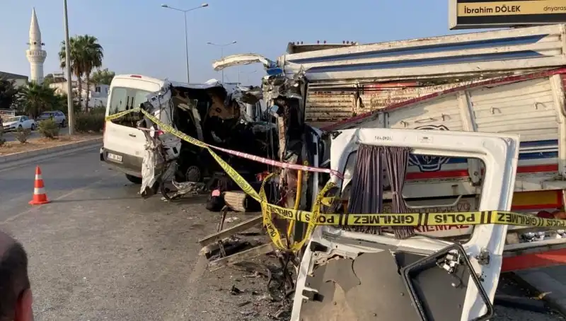 Mersin’de Tatil Yolunda Feci Kaza: Kayıplar ve Yaralılar İçin Acı Dolu Anlar