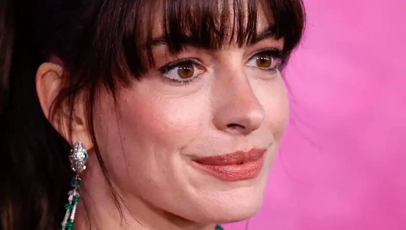 Hollywood'un Şok Eden Estetik Trendi: Ölü Deri Enjeksiyonu Nedir?