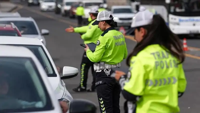 Trafikte Bir Haftada Binlerce Sürücüye Cezalar Yağdı, Kural İhlalleri Alarm Veriyor!