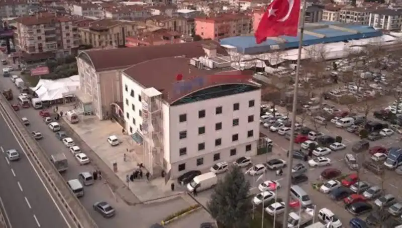 Özel Hastaneye Deprem Mührü! Perde Betonları Kestiler İddiası Gündemde