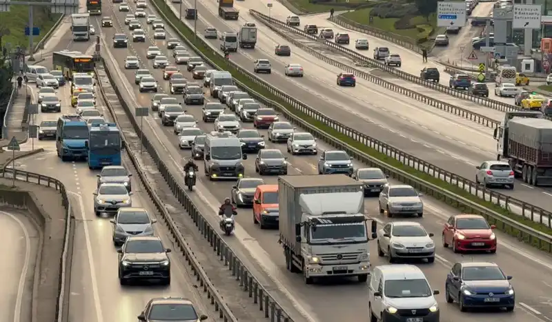 İstanbul'da Sabah Trafiği: Anadolu Yakası'nda Araçlar Yavaş İlerliyor!