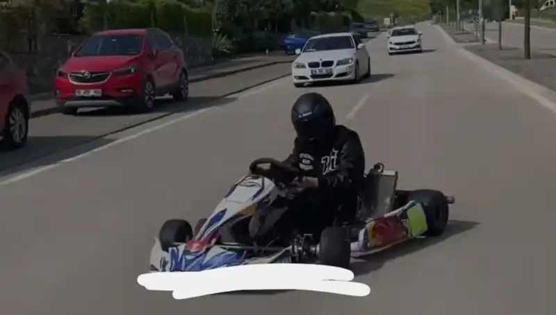 Go-Kart Sürücüsü Tehlikeli Drift Gösterisiyle Göz Kamaştırdı