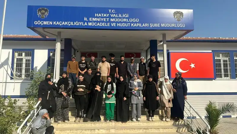Minibüste Sır Dolu Yolculuk: 24 Göçmen Yakalandı